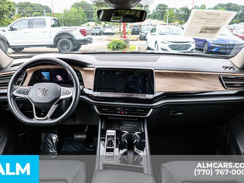 Used 2024 Volkswagen Atlas SE FWD image 31