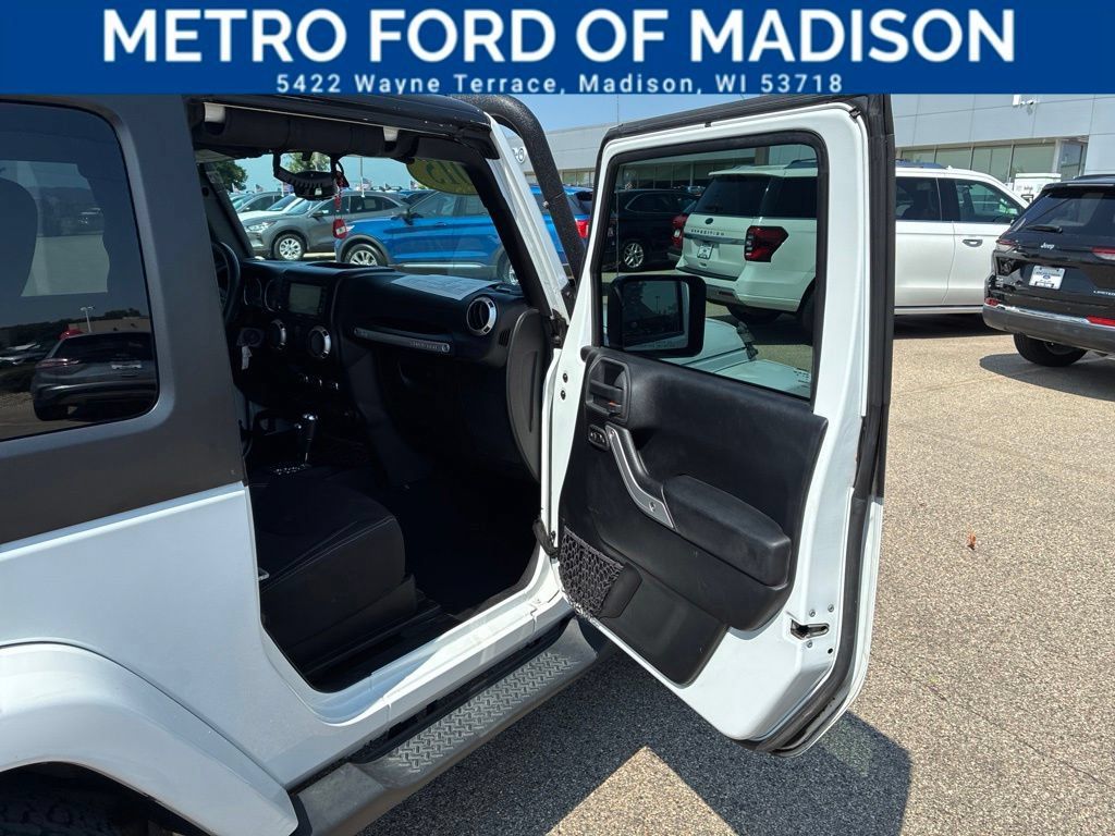 Used 2015 Jeep Wrangler Sahara AWD/4WD image 40