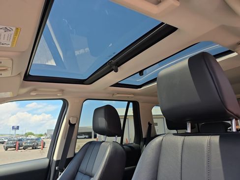 Used 2015 Land Rover LR2 AWD/4WD image 23