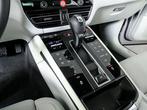 New 2026 Porsche Macan S image 19