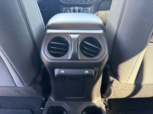 Used 2025 Jeep Gladiator Sport image 11