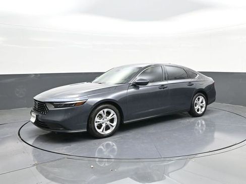Used 2025 Honda Accord LX image 29