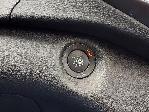 Used 2019 Jeep Cherokee Limited image 28