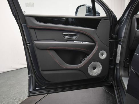 New 2025 Bentley Bentayga AWD/4WD image 40