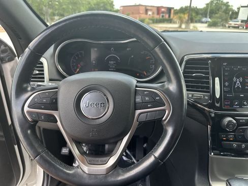 Used 2021 Jeep Grand Cherokee Laredo X AWD/4WD image 26
