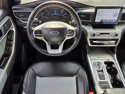 Used 2023 Ford Explorer XLT w/ Equipment Group 202A RWD image 12