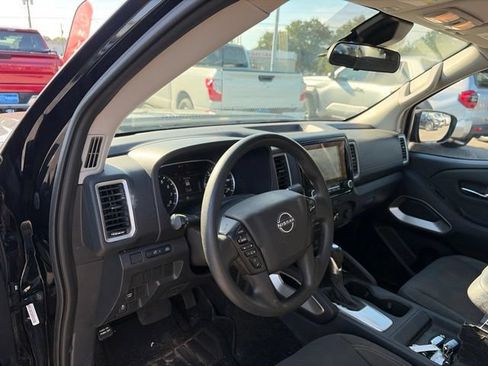 Used 2023 Nissan Frontier SV w/ Tow Package RWD image 19