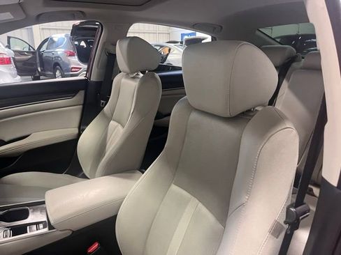 Used 2018 Honda Accord EX image 23