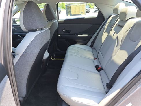 Used 2025 Hyundai Elantra Limited FWD image 13