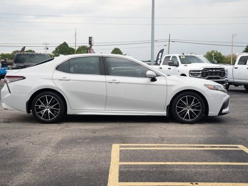 Used 2023 Toyota Camry SE image 6