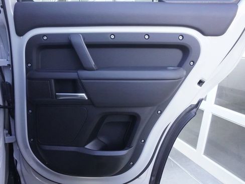 New 2026 Land Rover Defender 110 X-Dynamic SE image 25