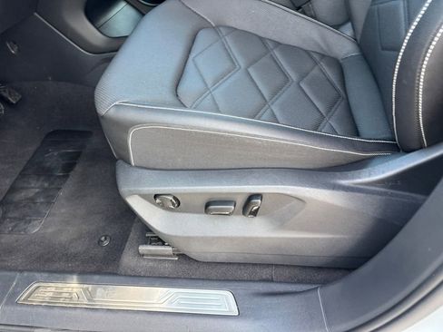 Used 2025 Volkswagen Atlas SE FWD image 25