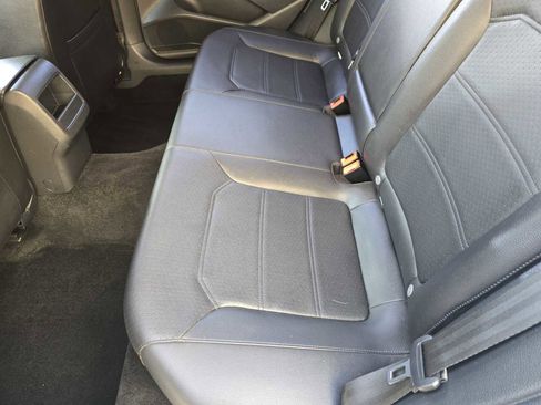 Used 2017 Volkswagen Passat 1.8T R-Line image 13