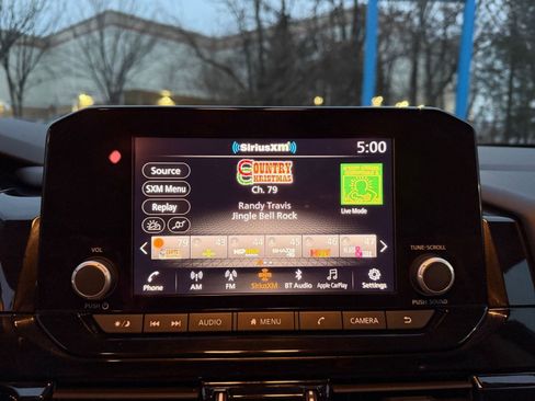 Used 2025 Nissan Pathfinder SV image 21