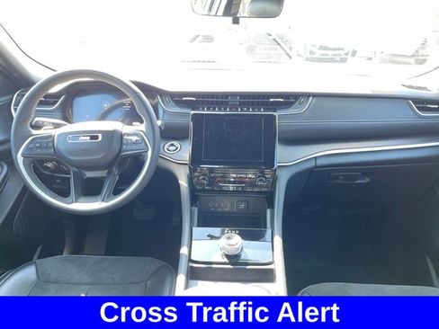 Used 2025 Jeep Grand Cherokee Altitude AWD/4WD image 12