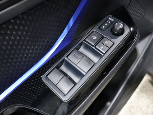 Used 2022 Toyota C-HR XLE image 13