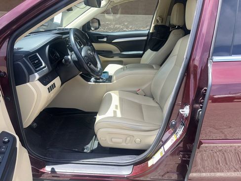 Used 2018 Toyota Highlander XLE w/ Protection Package #3 AWD/4WD image 3