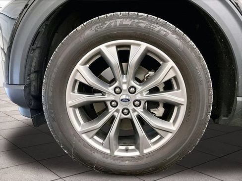 Used 2022 Ford Explorer XLT w/ Equipment Group 202A AWD/4WD image 8