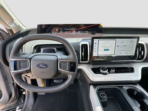 New 2026 Ford Expedition Active RWD image 7