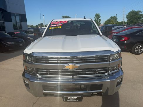 Used 2015 Chevrolet Silverado 2500 LT w/ LT Convenience Package AWD/4WD image 2