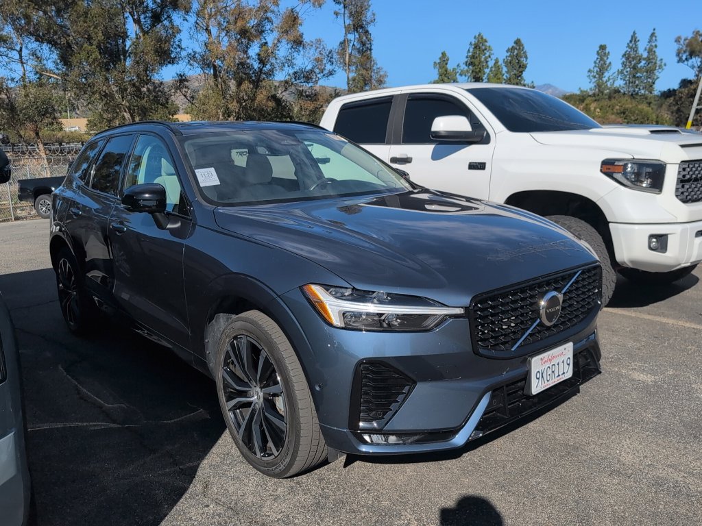 Used 2024 Volvo XC60 B5 Plus AWD/4WD image 3