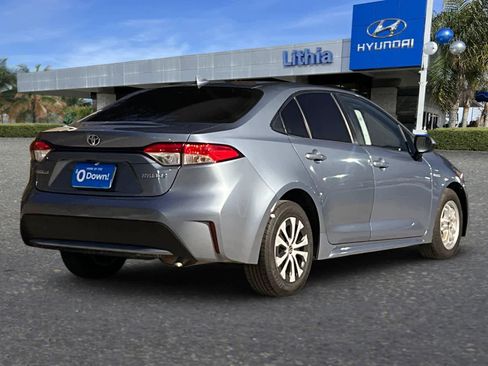 Used 2020 Toyota Corolla LE image 3
