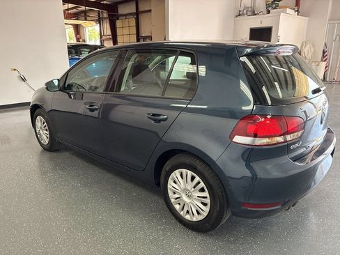 Used 2011 Volkswagen Golf 4-Door FWD image 6
