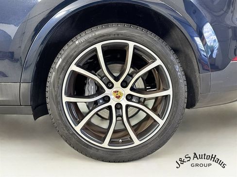 Used 2023 Porsche Cayenne Platinum Edition AWD/4WD image 40
