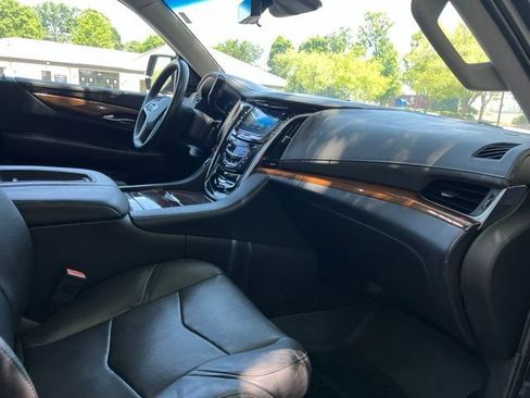 Used 2017 Cadillac Escalade Luxury RWD image 21