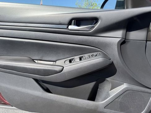 Used 2025 Nissan Altima 2.5 SV image 9