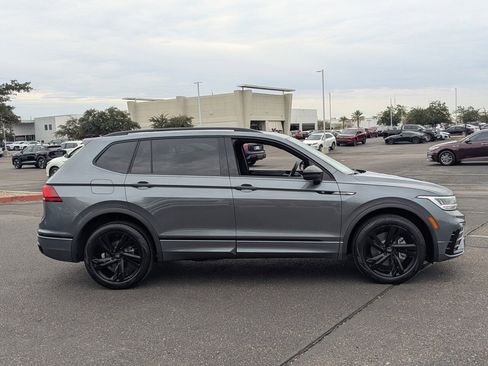 Used 2024 Volkswagen Tiguan SE R-Line image 7