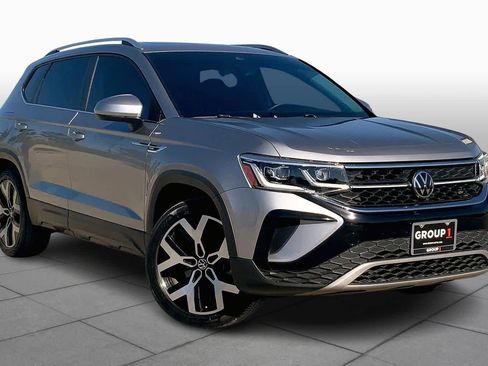 Used 2022 Volkswagen Taos SEL image 2