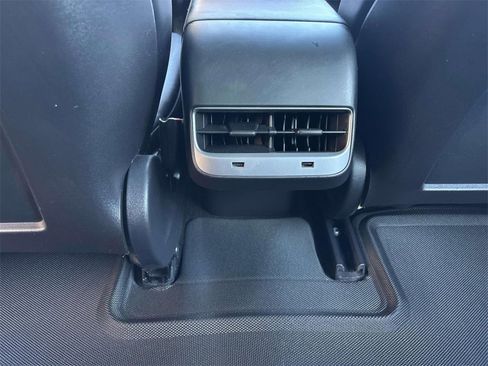 Used 2018 Tesla Model 3 Long Range image 12