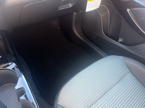 New 2026 Chevrolet Trax LT w/ LT Convenience Package FWD image 18