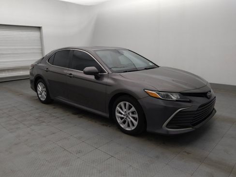 Used 2021 Toyota Camry LE image 9