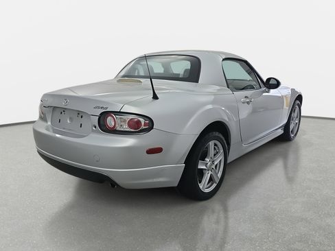 Used 2007 MAZDA MX-5 Miata Sport w/ Appearance Pkg image 5
