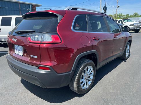 Used 2019 Jeep Cherokee Latitude w/ Popular Appearance Group FWD image 2