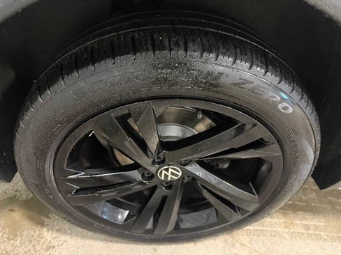 Certified 2023 Volkswagen Tiguan SE R-Line FWD image 13
