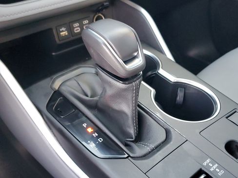 Used 2023 Toyota Highlander XLE image 23