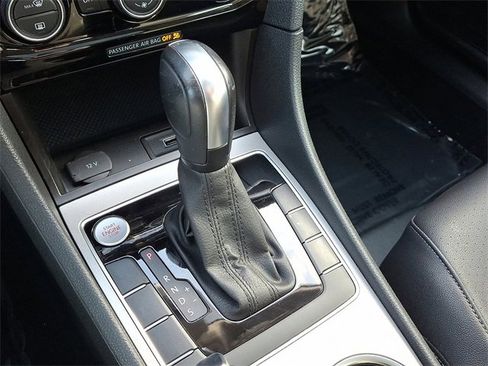 Used 2022 Volkswagen Passat 2.0T SE image 15