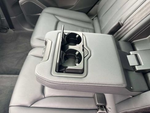 Used 2022 Audi Q7 3.0T Premium Plus w/ Premium Plus Package AWD/4WD image 19