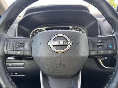 Used 2025 Nissan Rogue SV FWD image 30