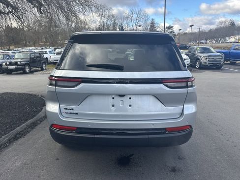 New 2025 Jeep Grand Cherokee Altitude image 4