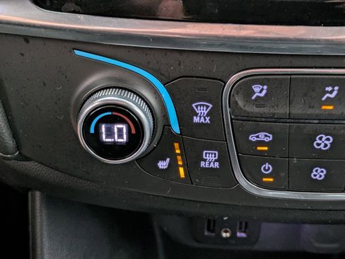 Used 2023 Chevrolet Traverse LT image 5