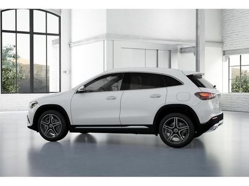 Used 2026 Mercedes-Benz GLA 250 4MATIC image 32