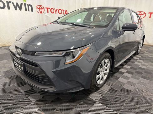 Used 2026 Toyota Corolla LE FWD image 3