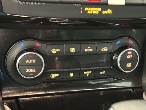 Used 2018 INFINITI QX30 image 23