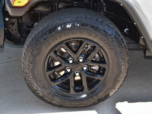 Used 2023 Jeep Gladiator Sport image 36