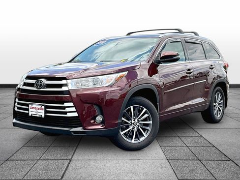 Used 2018 Toyota Highlander XLE AWD/4WD image 3