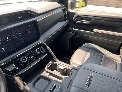 Used 2024 GMC Sierra 2500 AT4X AWD/4WD image 21